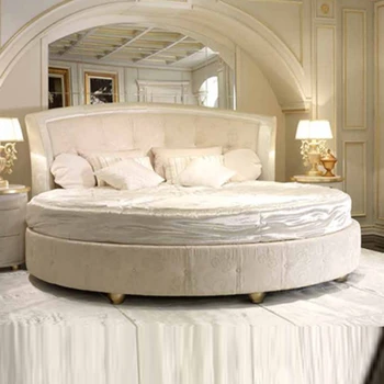 Мягкая мебель из массива дерева бежевая спальня с двуспальной кроватью